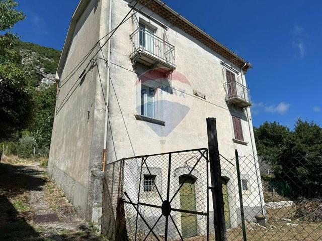 Villa Indipendente in vendita a Pizzone, Molise