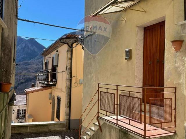 Villa Indipendente in vendita a Pizzone, Molise