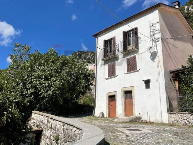 Villa Indipendente in vendita a Pizzone, Molise