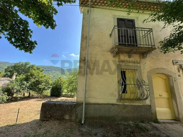 Villa Indipendente in vendita a Pizzone, Molise