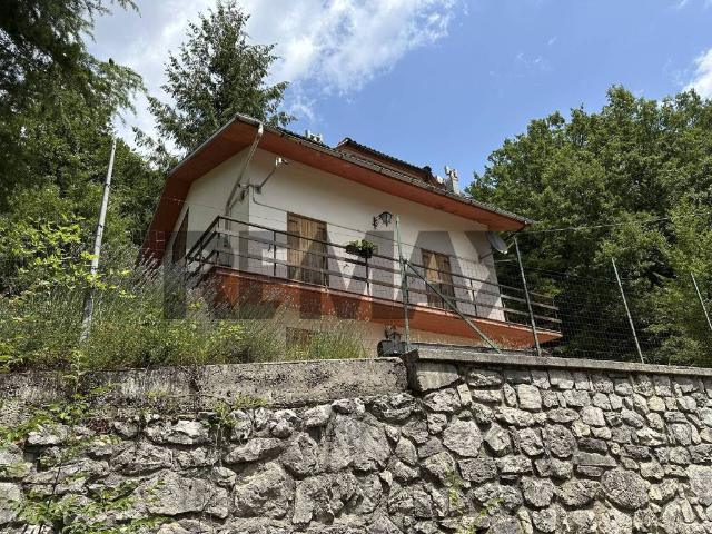 Villa Indipendente in vendita a Pizzone, Molise