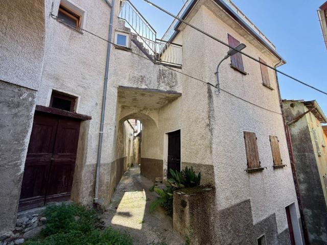 Villa Indipendente in vendita a Ligomena, Plesio