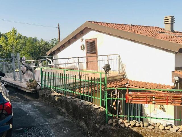 Villa Indipendente in vendita a Unione di comuni Montana Lunigiana, Podenzana