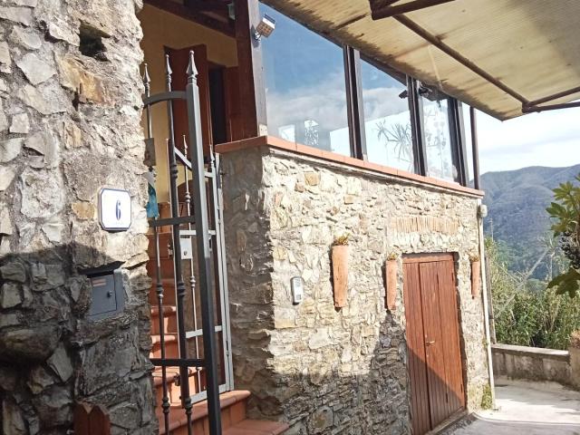 Villa Indipendente in vendita a Unione di comuni Montana Lunigiana, Podenzana