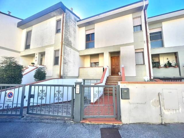 Villa Indipendente in vendita a Santa Cristina in Pilli, Poggio a Caiano