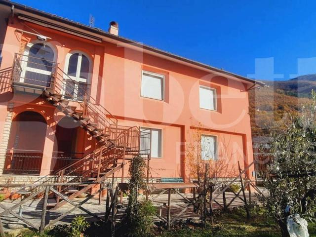 Villa Indipendente in vendita a Poggio Bustone, Lazio