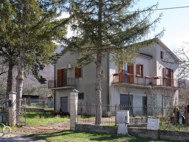 Villa Indipendente in vendita a Poggio Bustone, Lazio