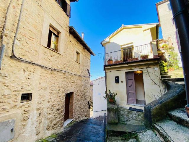 Villa Indipendente in vendita a Poggio Bustone, Lazio