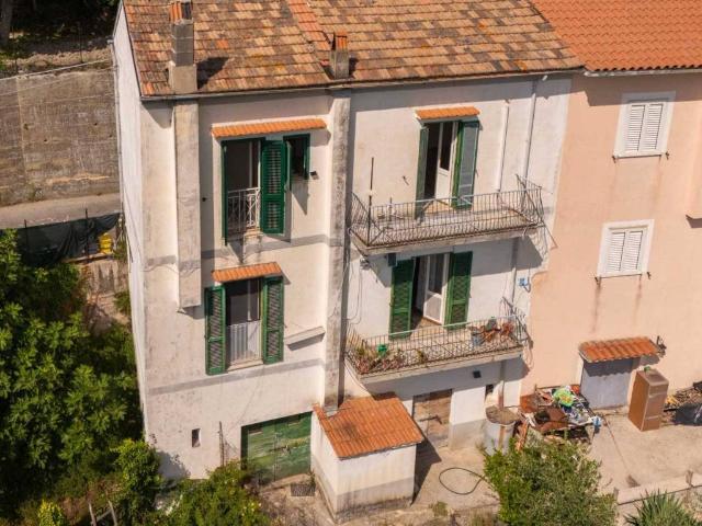 Villa Indipendente in vendita a Poggio Moiano, Lazio
