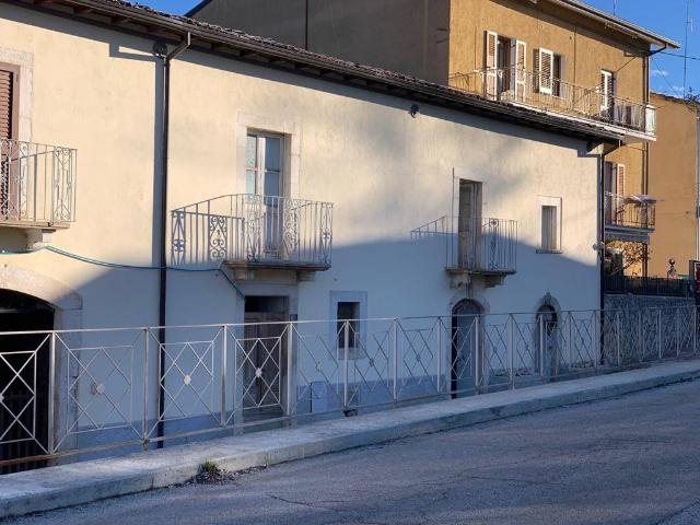 Villa Indipendente in vendita a Poggio Picenze, Abruzzo