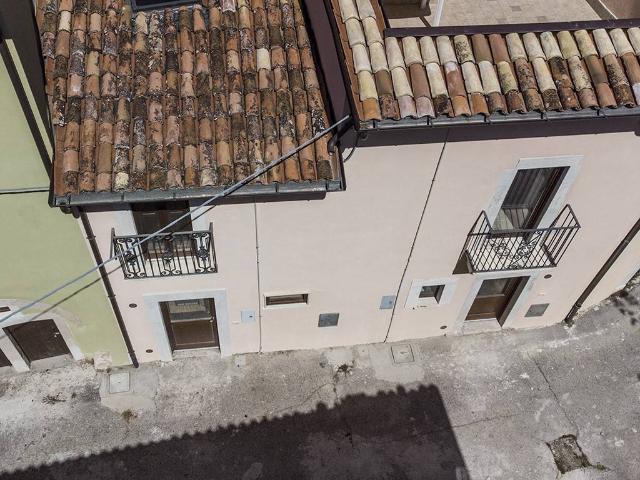 Villa Indipendente in vendita a Poggio Picenze, Abruzzo