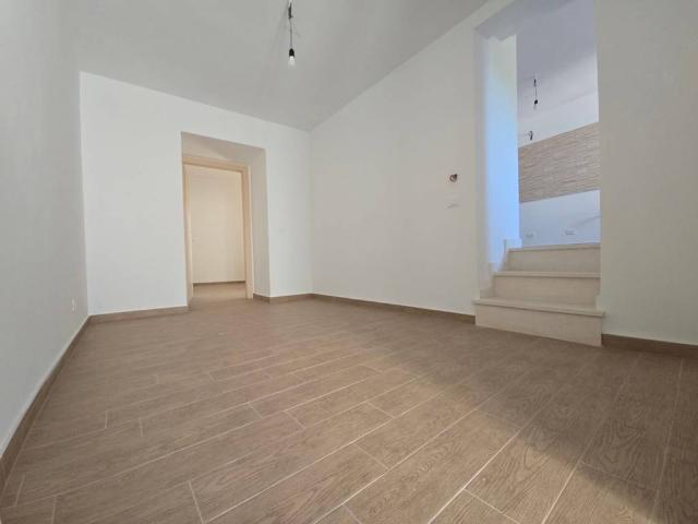 Villa Indipendente in vendita a Poggio Picenze, L'Aquila