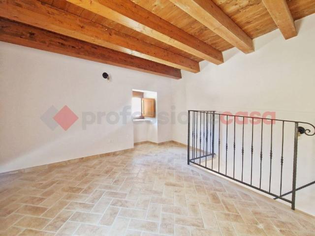 Villa Indipendente in vendita a Poggio Picenze, Abruzzo