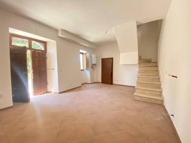 Villa Indipendente in vendita a Poggio Picenze, Abruzzo