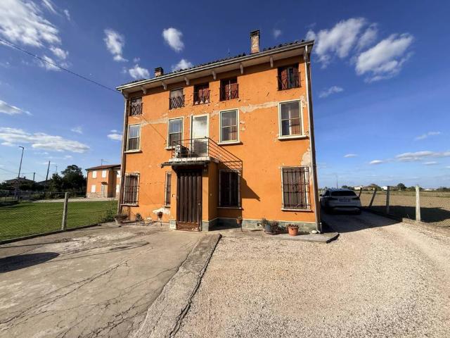Villa Indipendente in vendita a Poggio Rusco, Mantova