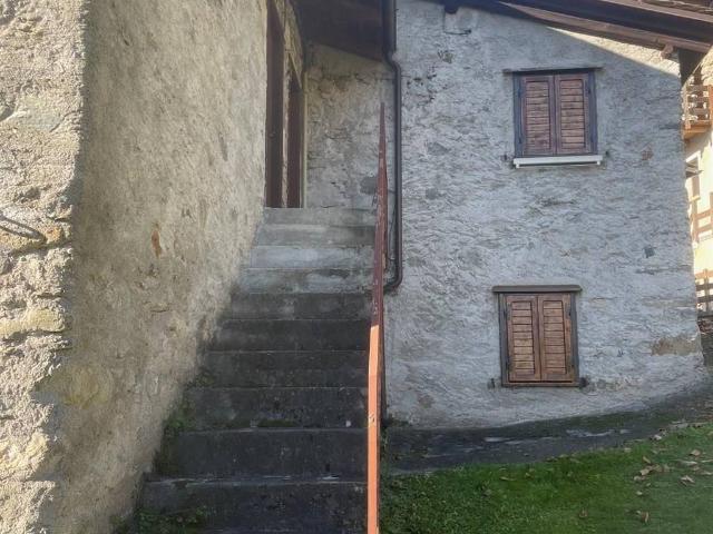 Villa Indipendente in vendita a Poggiridenti, Lombardia