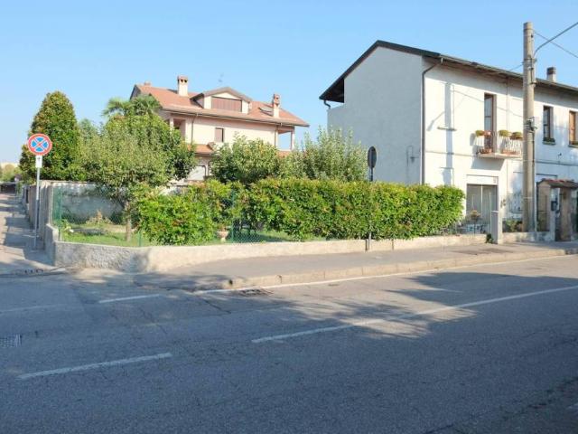 Villa Indipendente in vendita a Bettolino, Pogliano Milanese