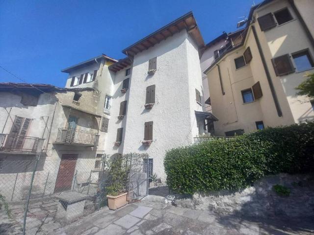 Villa Indipendente in vendita a Rovasco, Pognana Lario