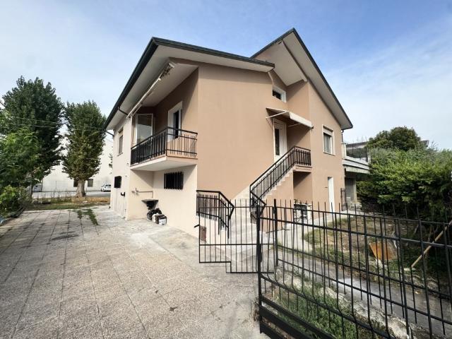 Villa Indipendente in vendita a Pojana Maggiore, Vicenza