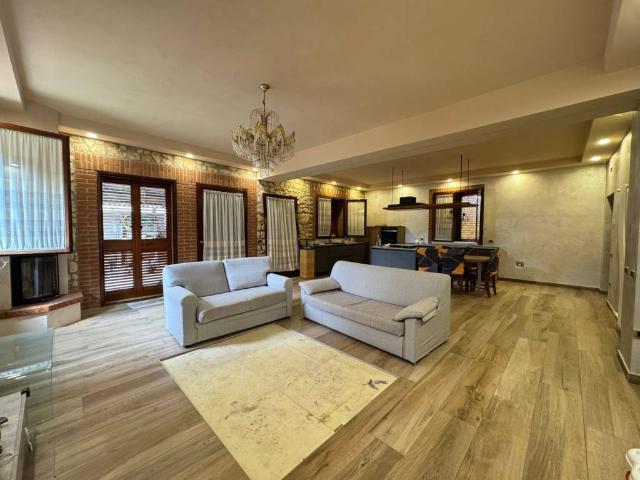 Villa Indipendente in vendita a Poiana Maggiore, Veneto