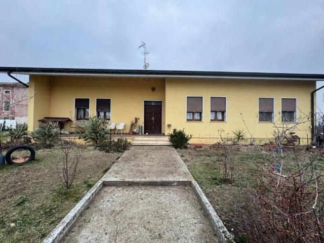 Villa Indipendente in vendita a Montagnana, Veneto