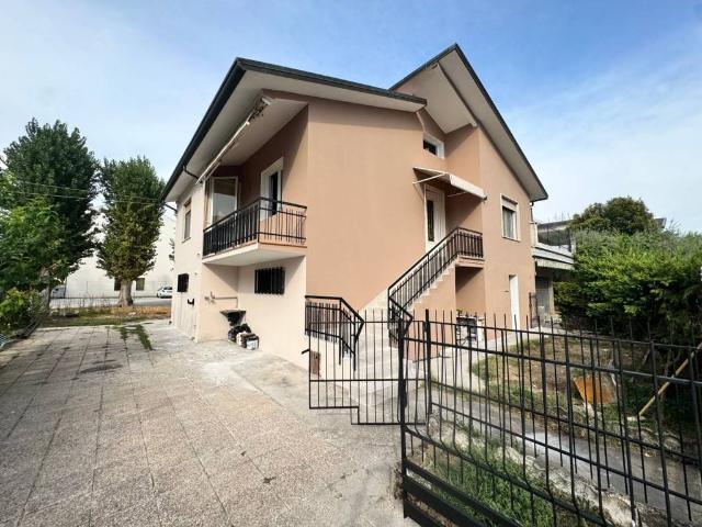 Villa Indipendente in vendita a Poiana Maggiore, Veneto