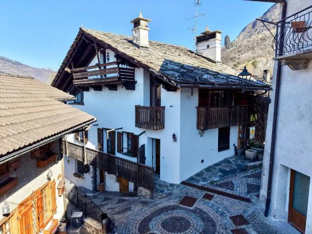 Villa Indipendente in vendita a Pollein, Aosta