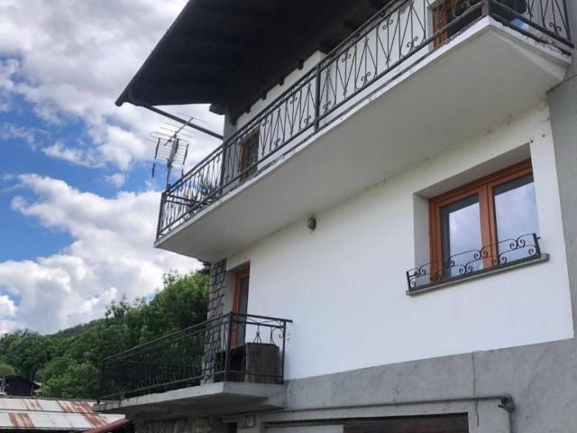 Villa Indipendente in vendita a Pollein, Aosta