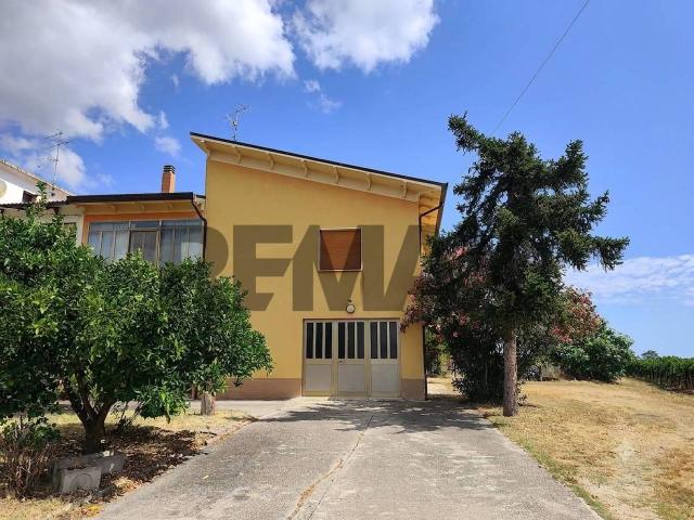 Villa Indipendente in vendita a Pollutri, Abruzzo