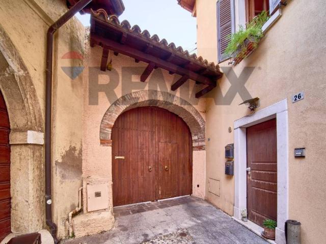Villa Indipendente in vendita a Polpenazze, Lombardia