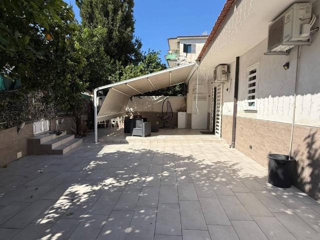 Villa Indipendente in vendita a Pomigliano D'arco, Campania