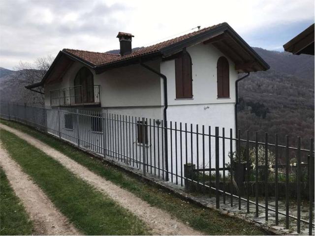 Villa Indipendente in vendita a Ponna, Lombardia