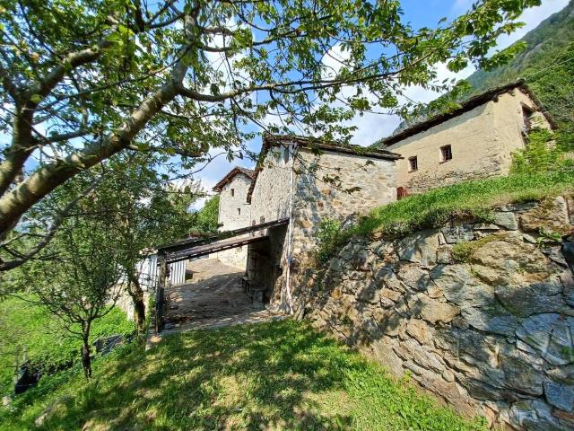 Villa Indipendente in vendita a Pont Saint Martin, Aosta