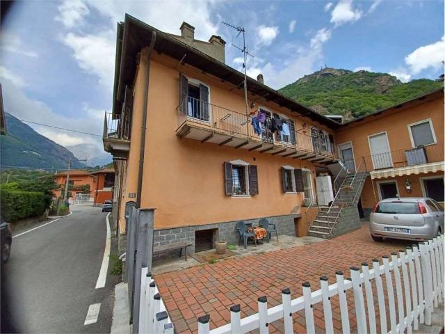 Villa Indipendente in vendita a Stigliano Superiore, Pont Saint Martin
