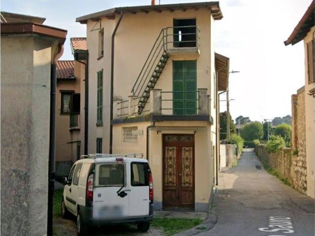 Villa Indipendente in vendita a Lezza, Ponte Lambro