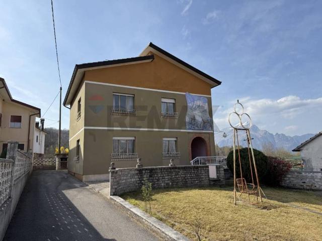 Villa Indipendente in vendita a Ponte nelle Alpi, Quantin