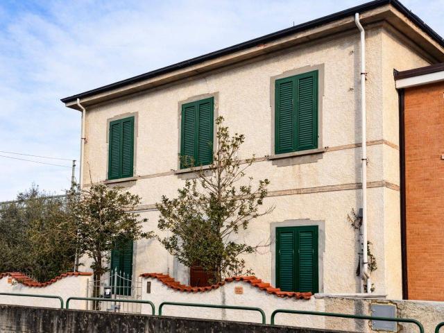 Villa Indipendente in vendita a Pontedera, Toscana