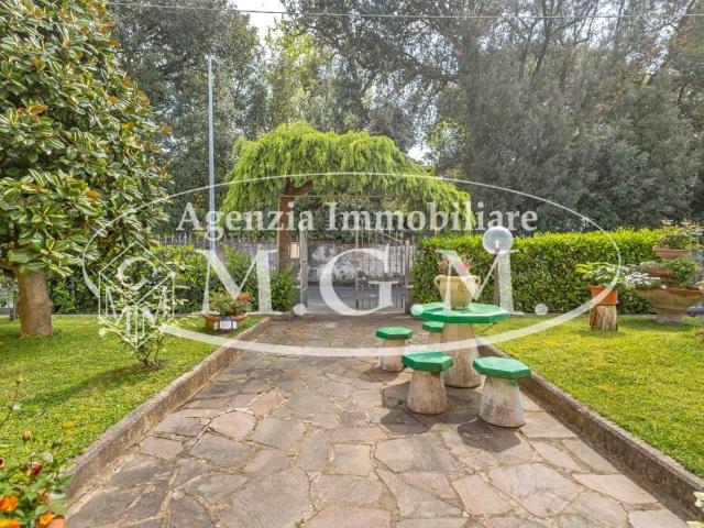 Villa Indipendente in vendita a Pontedera, Toscana