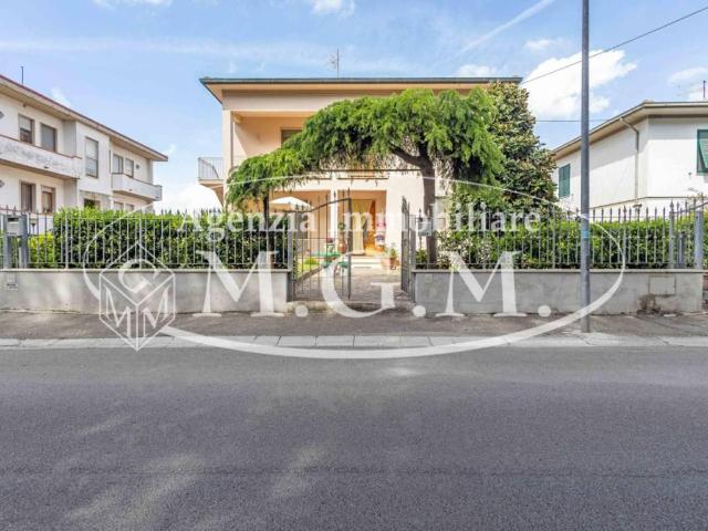 Villa Indipendente in vendita a Pontedera, Toscana