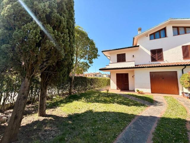 Villa Indipendente in vendita a Santa Lucia, Pontedera