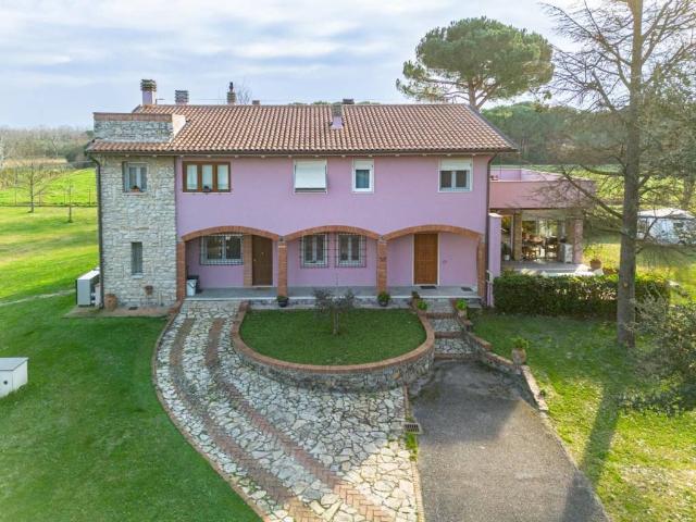 Villa Indipendente in vendita a Santa Lucia, Pontedera