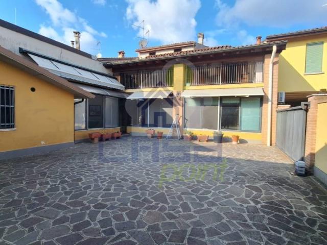Villa Indipendente in vendita a Pontevico, Lombardia