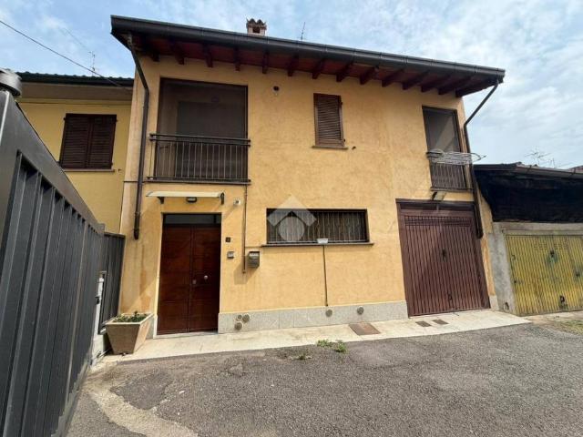 Villa Indipendente in vendita a Pontirolo Nuovo, Lombardia