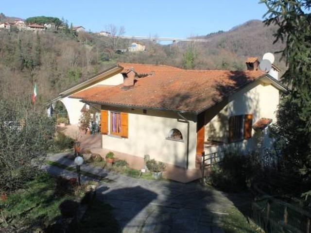 Villa Indipendente in vendita a Case Corvi, Pontremoli
