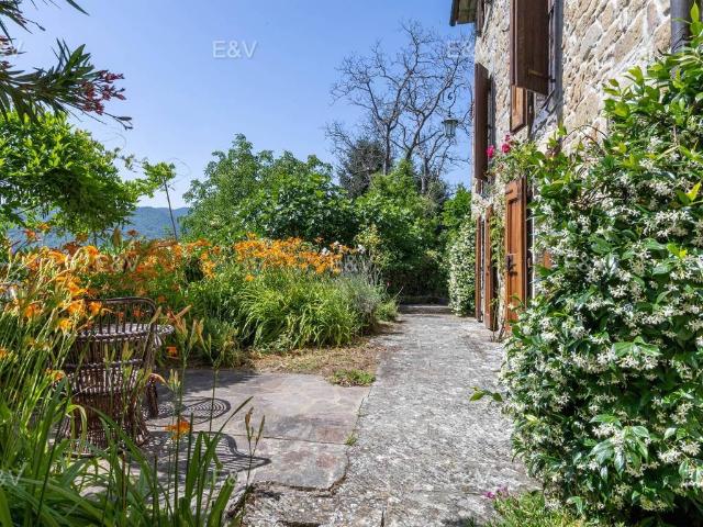 Villa Indipendente in vendita a Poppi, Toscana