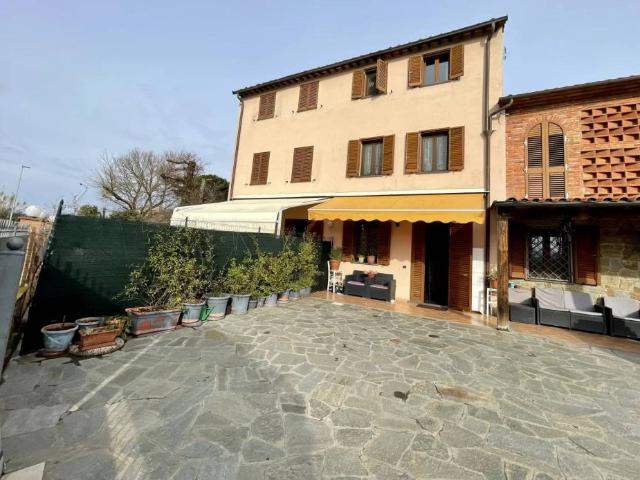 Villa Indipendente in vendita a Porcari, Lucca