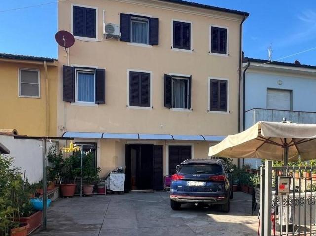 Villa Indipendente in vendita a Porcari, Toscana