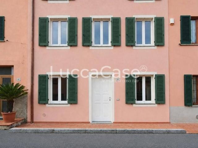 Villa Indipendente in vendita a Porcari, Lucca