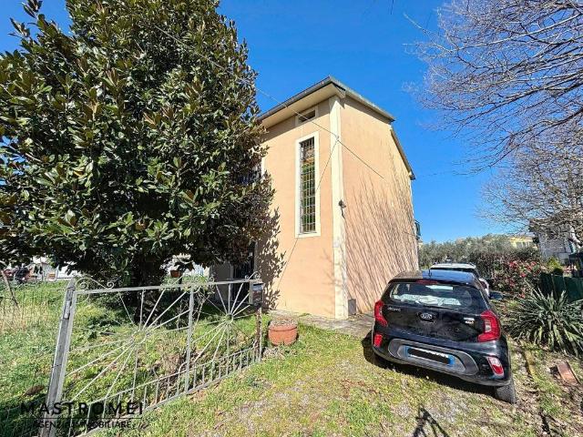 Villa Indipendente in vendita a Porcari, Toscana