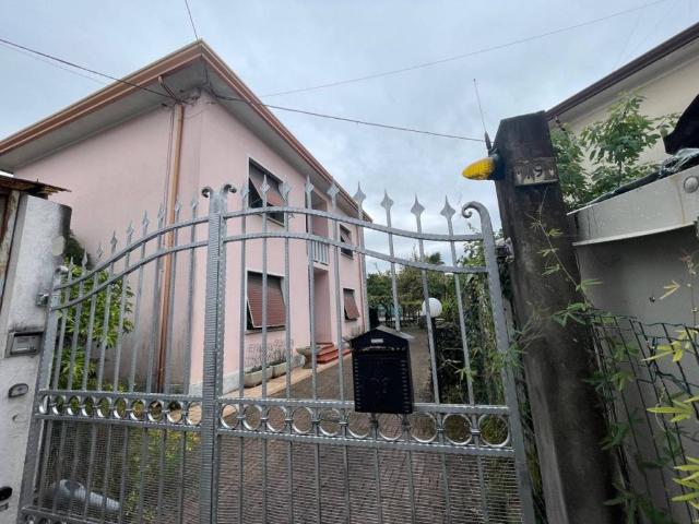 Villa Indipendente in vendita a Pordenone, Friuli-Venezia Giulia